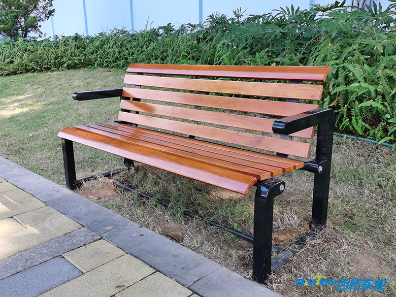 万丰湖湿地公园公园长椅2
