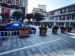 深圳兒童公園停車場花箱圍欄