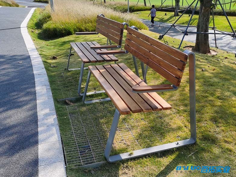 自带基座式安装 自带基座式安装