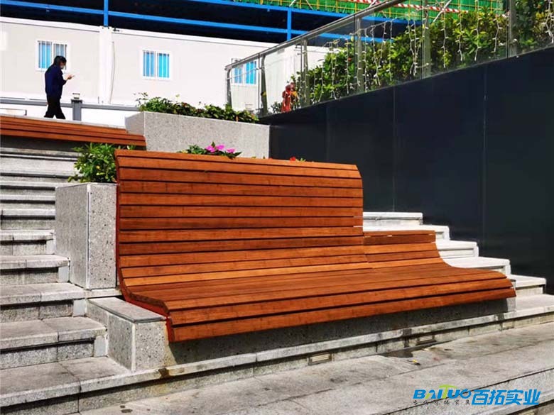 户外竹木阶梯座椅