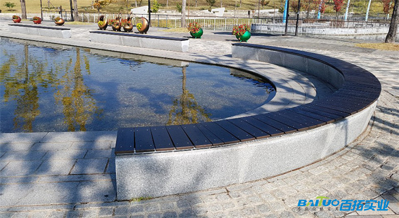 广场竹木弧形座椅