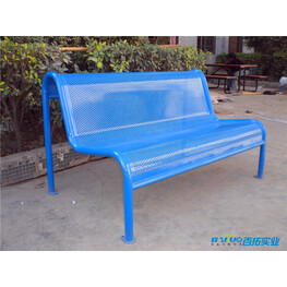 透气又耐久的冲孔板长椅