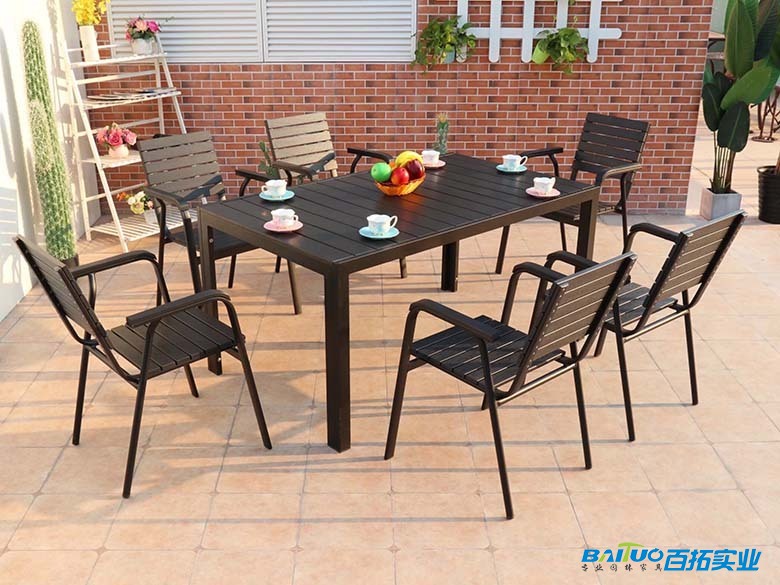 黑色长塑木桌椅